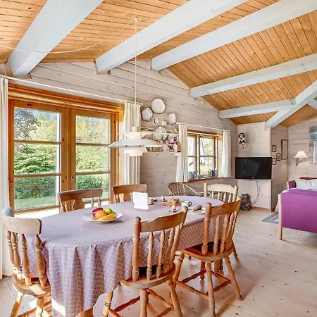 Holiday home Stunning In With Kitchen