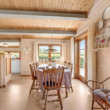 Holiday home Stunning In With Kitchen *
