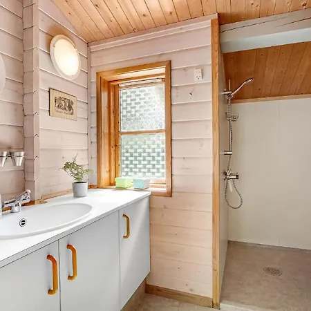 Holiday home Stunning In With Kitchen