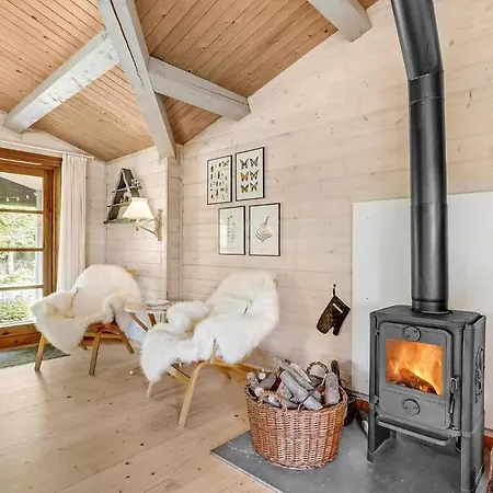 Holiday home Stunning In With Kitchen Spottrup